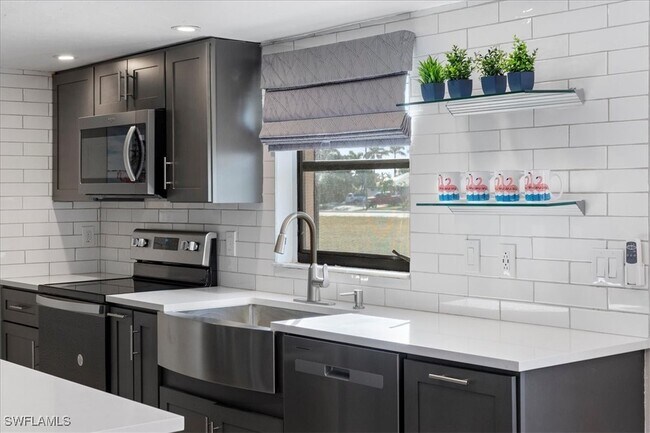 Building Photo - 610 SW 47th Terrace