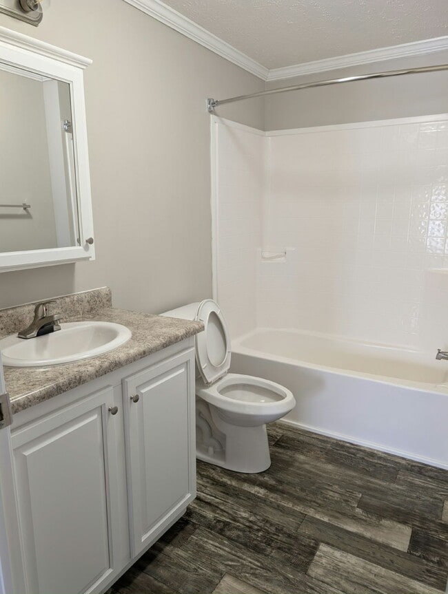 Building Photo - 30021 Pineview Cir