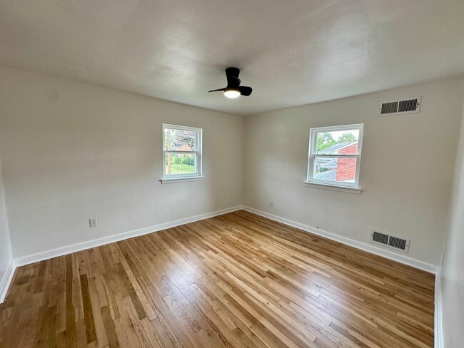 Building Photo - 975 Elizabeth St