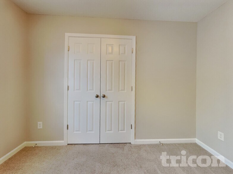 Building Photo - 2807 Green Crest Ct
