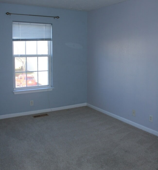 Building Photo - 333 Arapaho Dr