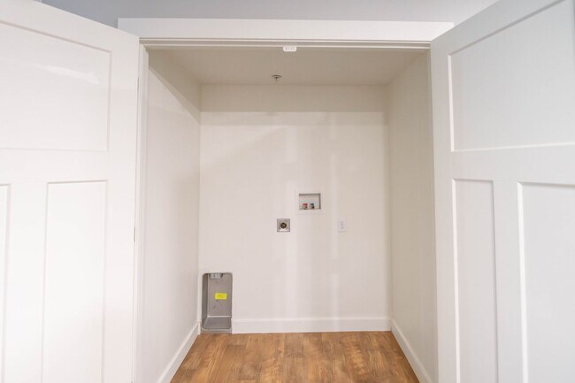 Building Photo - Lovely 3-Bed, 2-Bath Condos in the Distric...