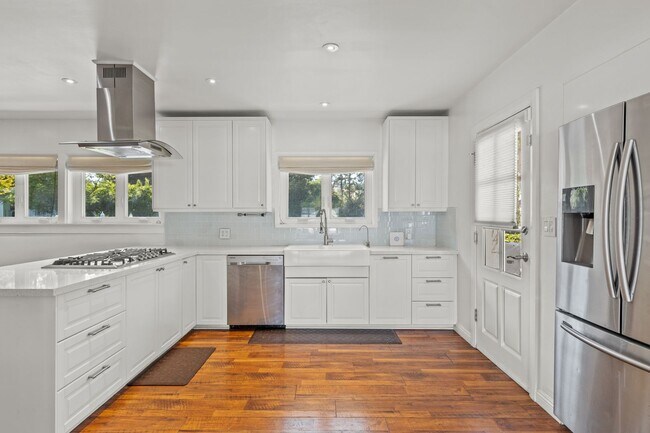 Building Photo - UPGRADED SOUTH OF THE BOULEVARD HOME WITH HUGE BACKYARD!