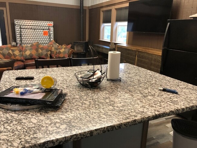 Building Photo - Come enjoy this 1 bd/1 bath horse property surrounded by country living