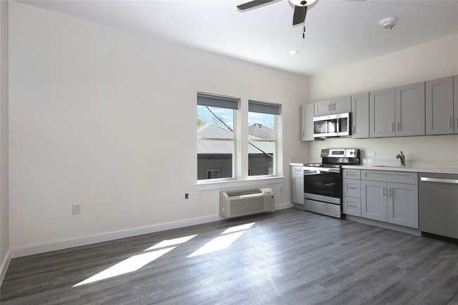 Building Photo - 1719 Westheimer Rd