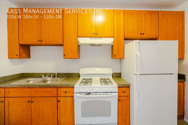Building Photo - 5104 W 18th St