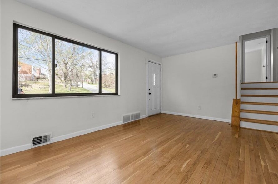Building Photo - 548B Firethorne Dr