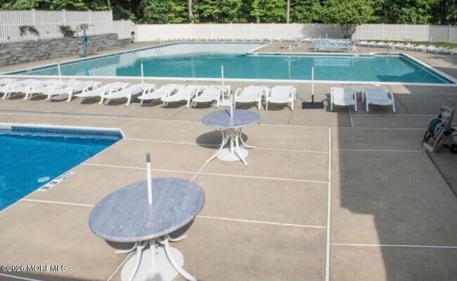 Building Photo - 398 Brookview Ct