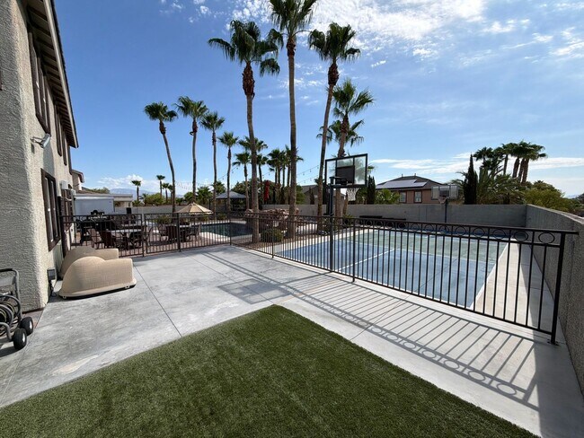 Building Photo - Luxury Home in Lone Mountain Classics