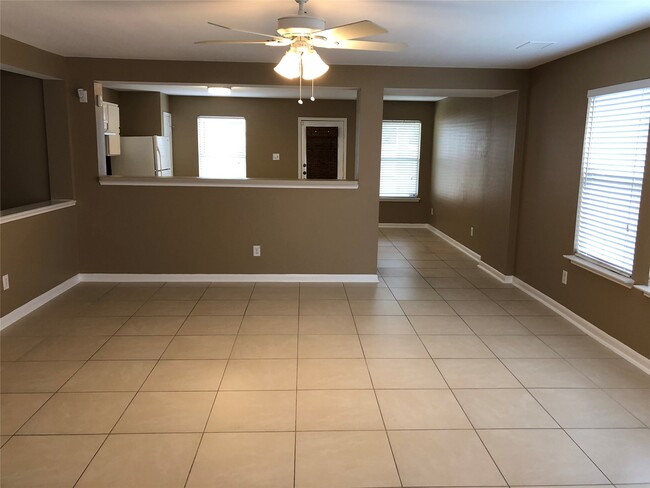 Building Photo - 19615 Hollington Dr