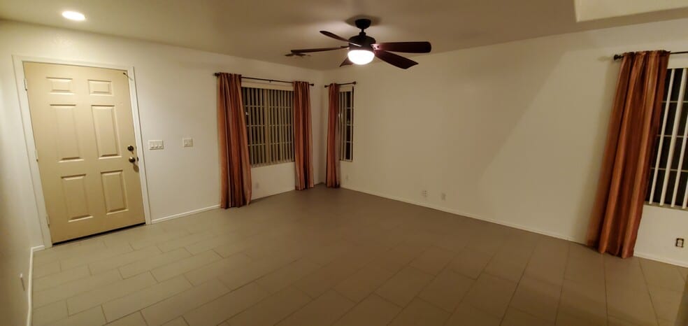 Building Photo - 2455 E Sheffield Ave