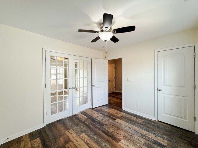 Building Photo - 164-1164 Ladden Ln