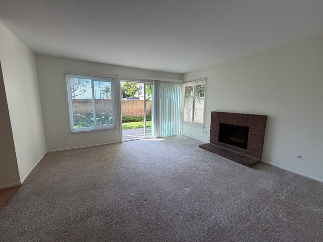 Building Photo - 800-806 S Park Hyde St