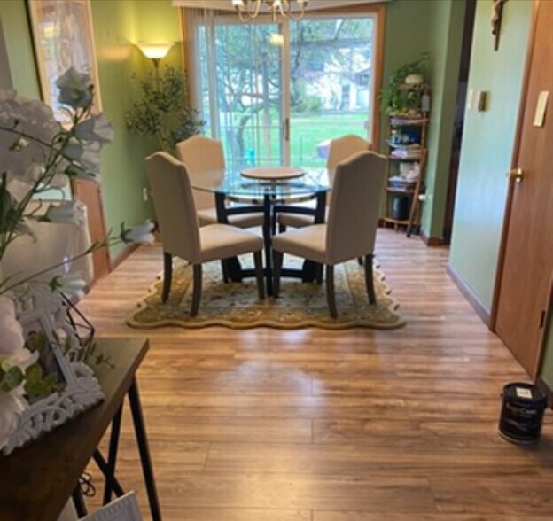 Building Photo - 1420 3rd Ave