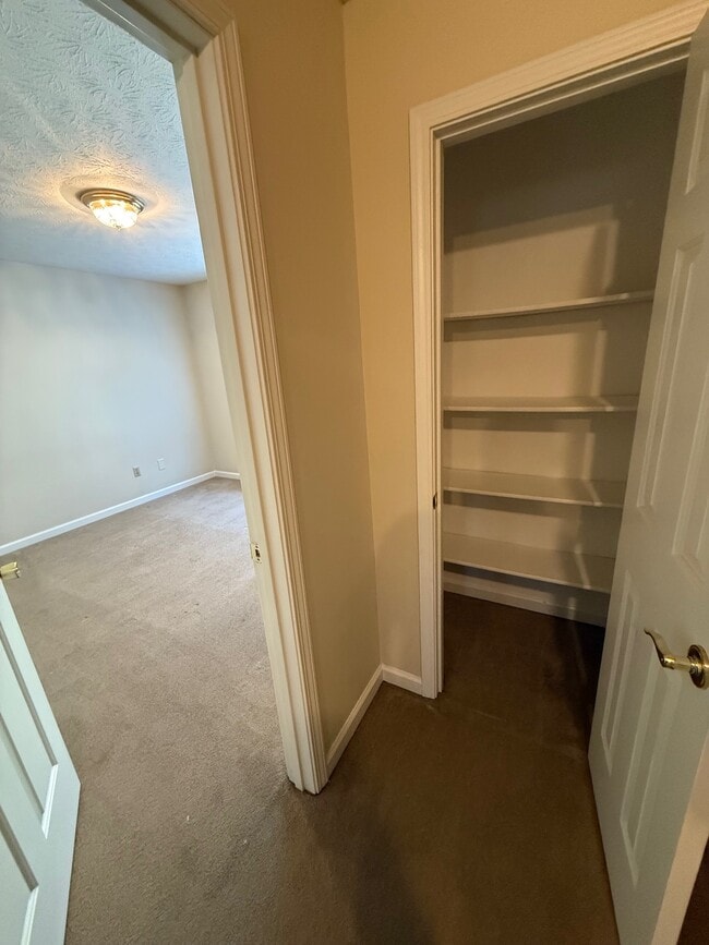 Building Photo - 3405 Fairway Dr