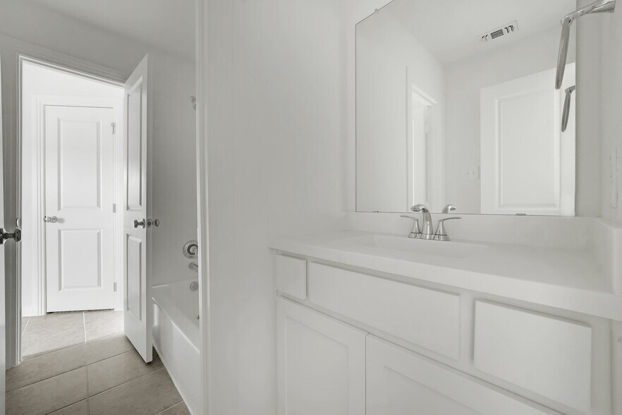 Building Photo - 3729 Paradise Way