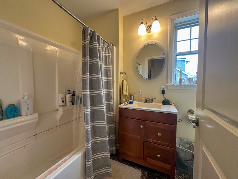2nd floor bath - 77 Faywood Ave