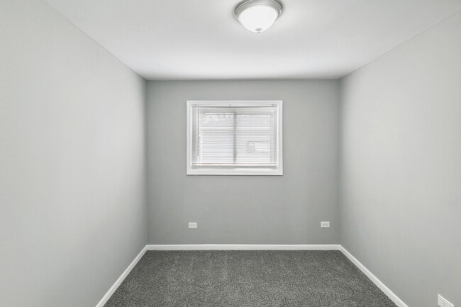 Building Photo - 9305 S Homan Ave