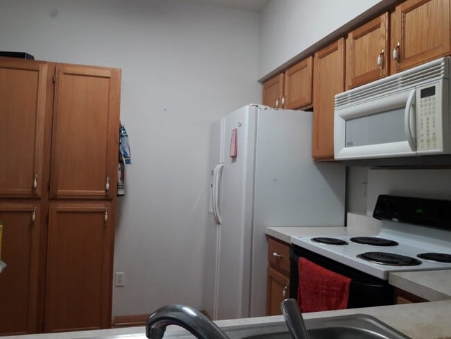 Building Photo - 2187 Cool Stream Cir