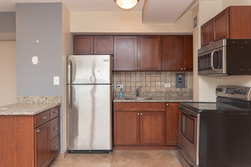 Building Photo - 4180 N Marine Dr