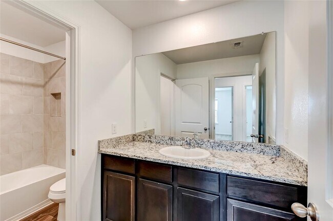 Building Photo - 117 Fairfax Ln
