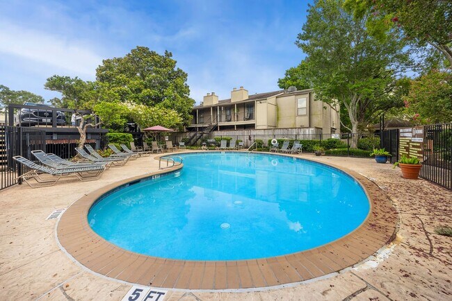 Building Photo - 5711 Sugar Hill Dr