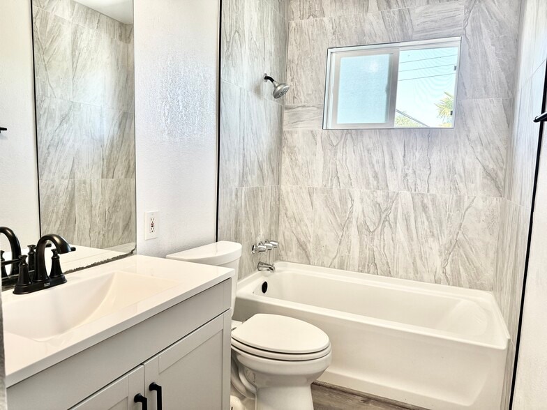 Building Photo - 4549 Greenholme Dr