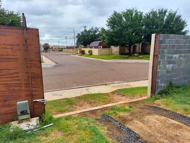 Building Photo - 2802 Don Sergio Dr