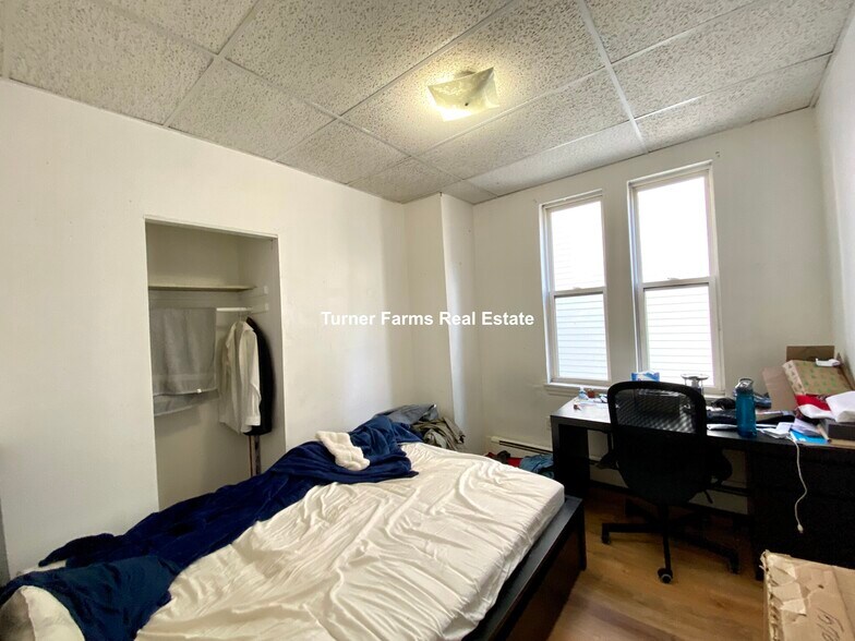Building Photo - 1572 Tremont St