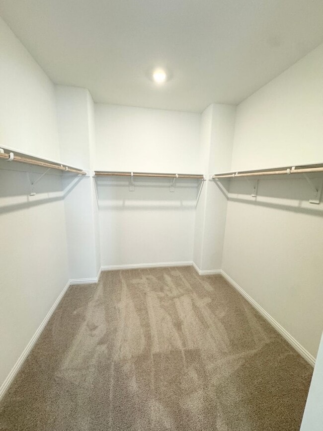 Building Photo - NEWER SOLAR HOME – 4 Bed / 3 Bath + Loft | 2,800 Sq Ft  SEE VIDEO