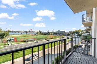 Building Photo - 1150 River Rd