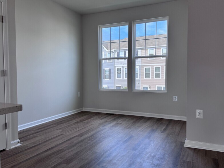 Dining area - 91 Anthem St