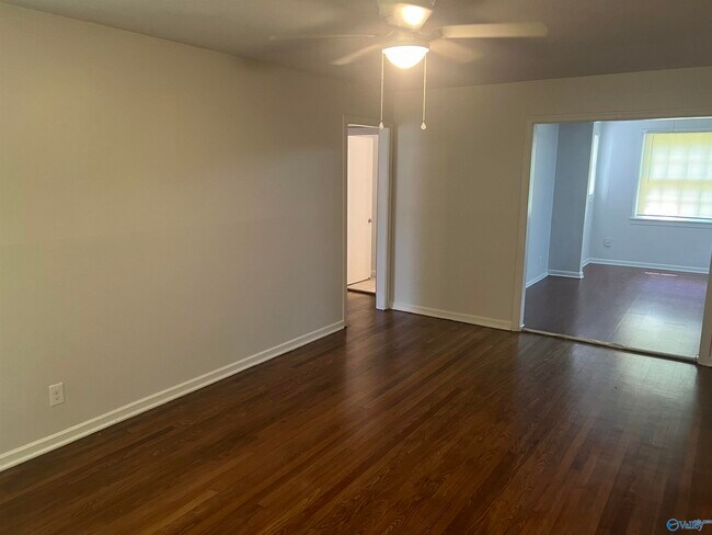 Building Photo - 807 Fairway Dr NW