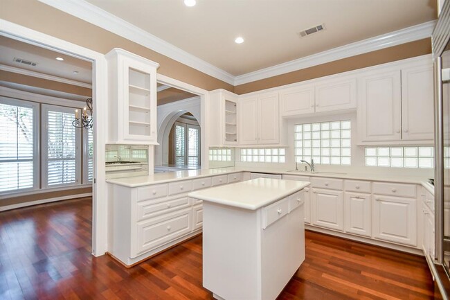 Building Photo - 2124 Nantucket Dr