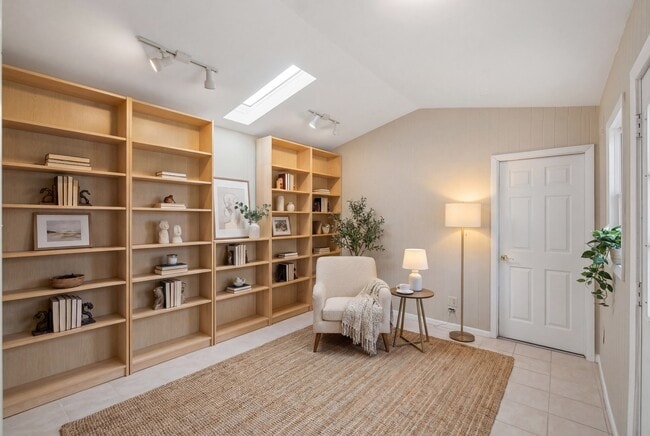 Building Photo - 5611 S Quincy St