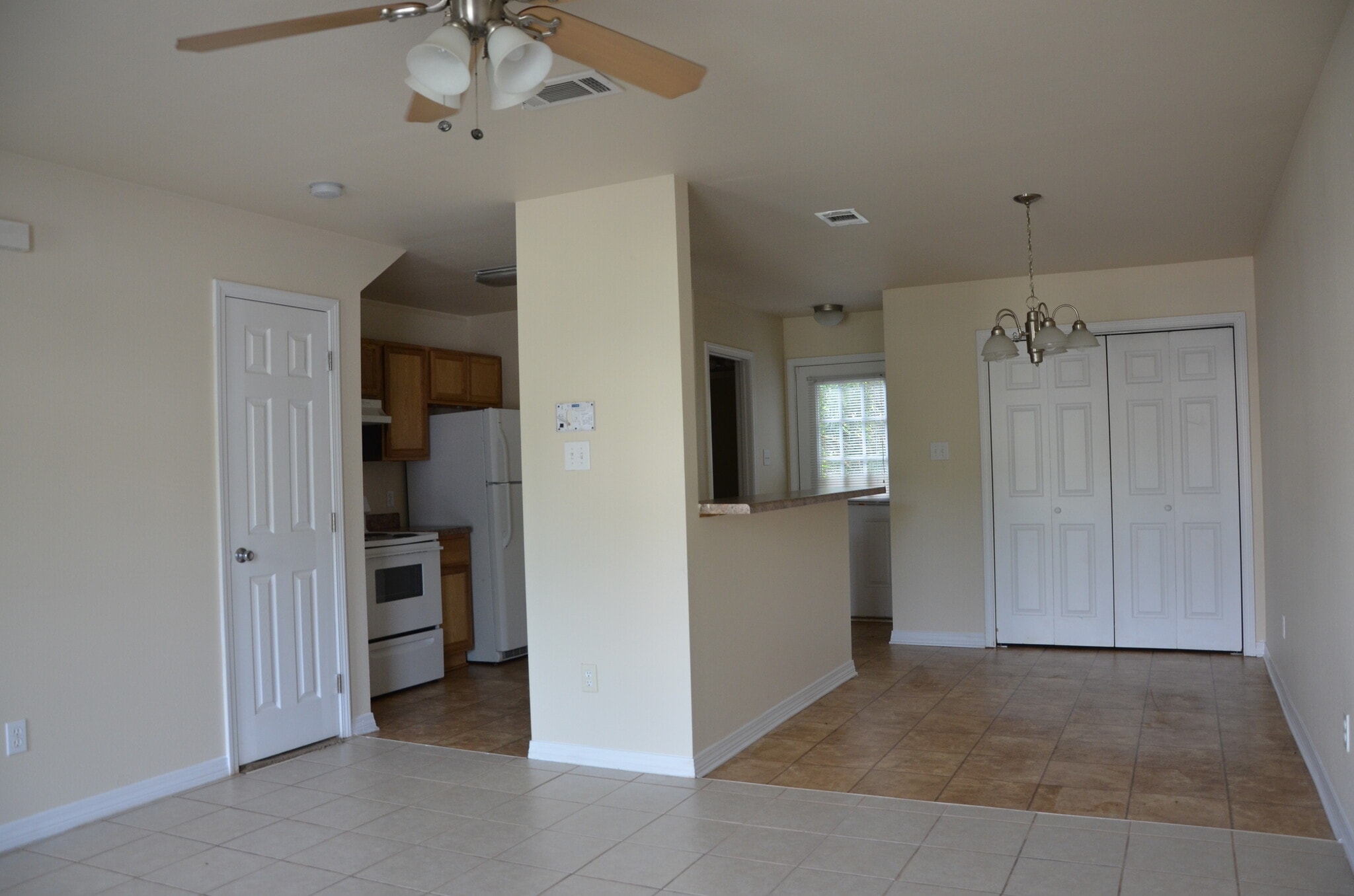 Building Photo - 1336 Foxwood Pl