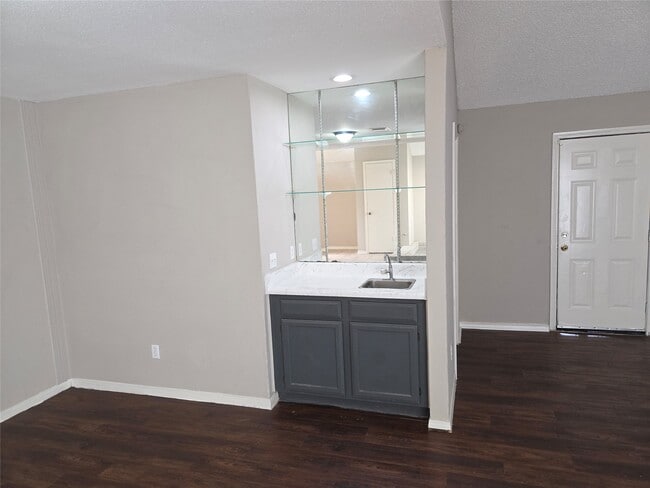 Building Photo - 6303 Gladewell Dr