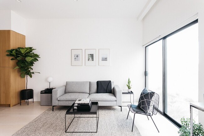 Building Photo - 2121 Scott Ave