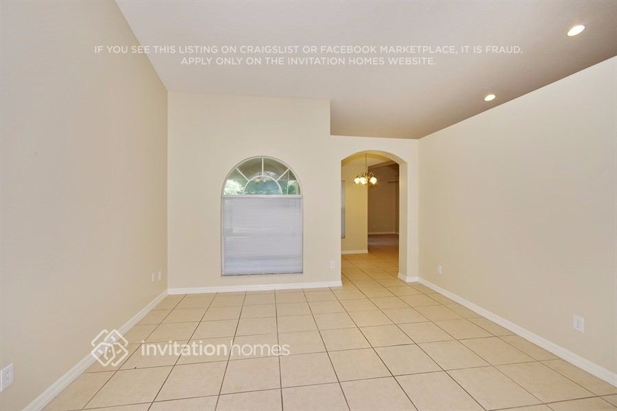 Building Photo - 1571 Parkglen Cir