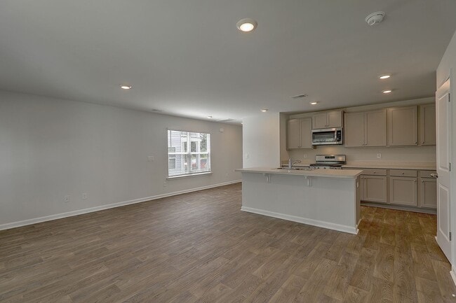 Building Photo - Shady Oaks Subdivision!