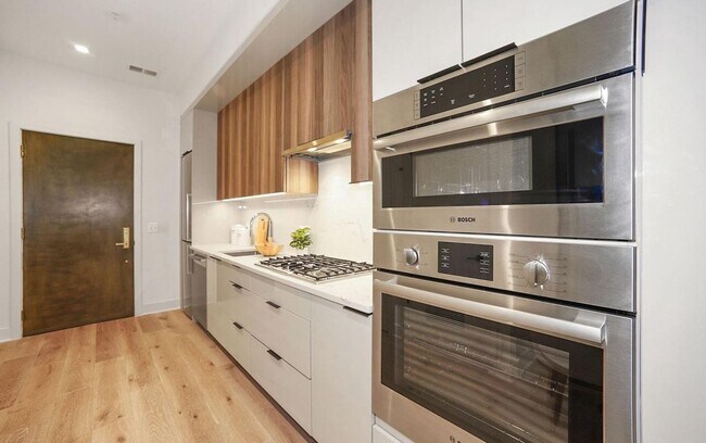 Building Photo - One Bedroom Condo in the Heart of the City + Rooftop Deck **Half Month Free on 12 Month Lease**