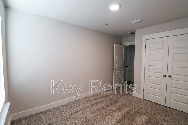 Building Photo - 1646 Iroquois Ct