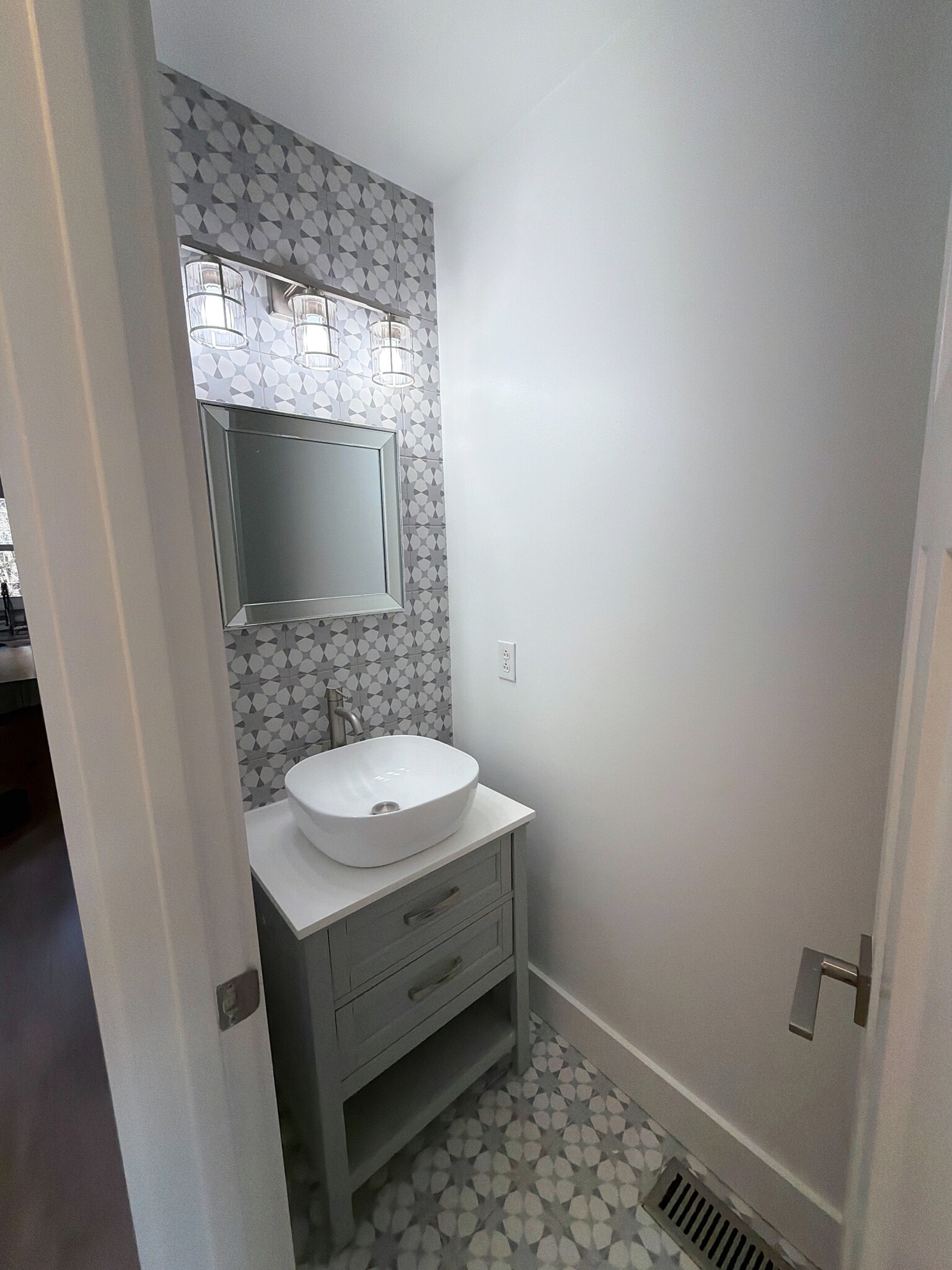 Building Photo - 115 Waterfall Ct