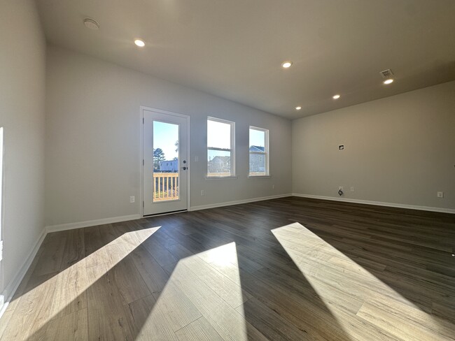 Building Photo - 1604 Tamarisk Ln