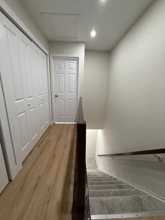 Building Photo - 11 Van Buren Pl