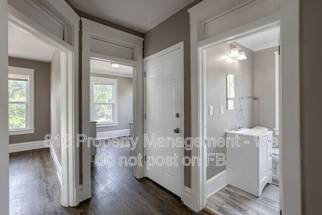 Building Photo - 800 E 33rd St