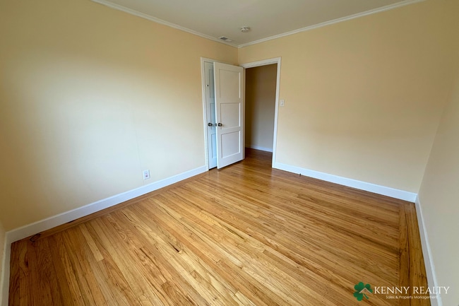 Building Photo - 136 Rosewood Way