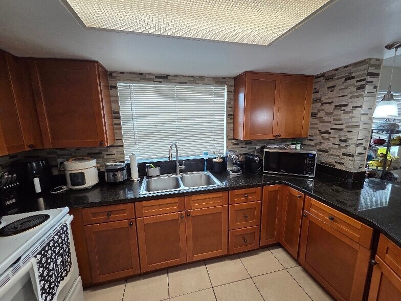 Building Photo - 9935 Marlinton Ln