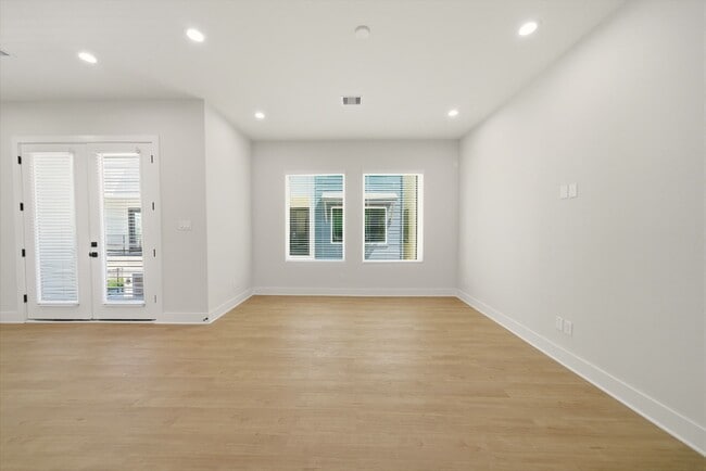 Building Photo - 1400 Cedar Post Ln