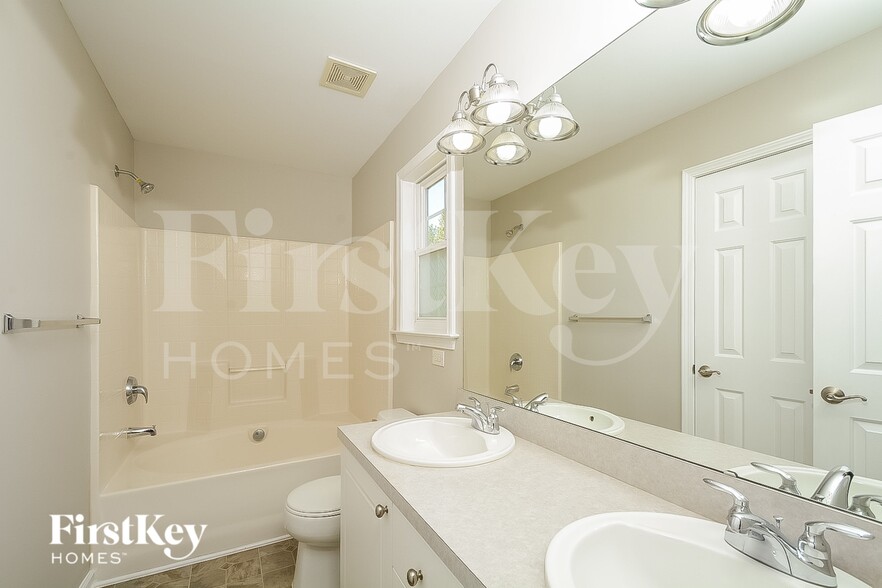 Building Photo - 105 Namath Ct